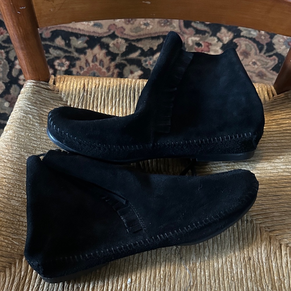 Minnetonka Black suede leather Moccasins with Decorative silver Buttons - Picture 12 of 12